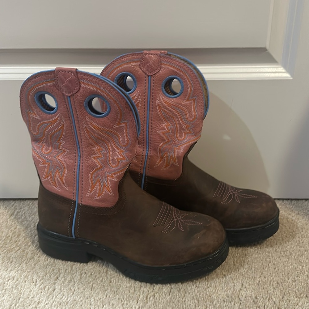 Twisted X Boots pink/brown. Women’s 7.5. Great condition, no actual wear.